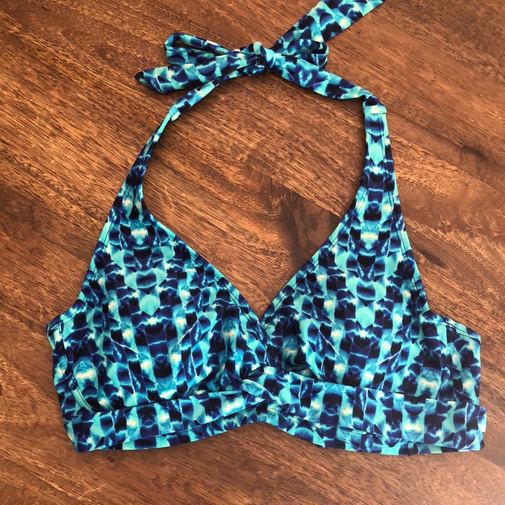 32 D/DD Athleta Tara Halter bikini top